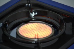 Плита настольная газовая Следопыт - UltrA с керамической горелкой и с переходником на бытовой газовый баллон PF-GST-IM01